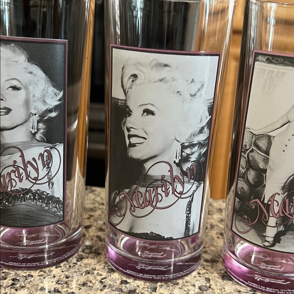 Marilyn Monroe Collectible Glass Set - Picture 3 of 6